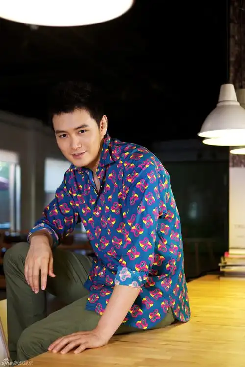 12 14:17:48 1 / 5 新浪娱乐讯 近日,王雨曝