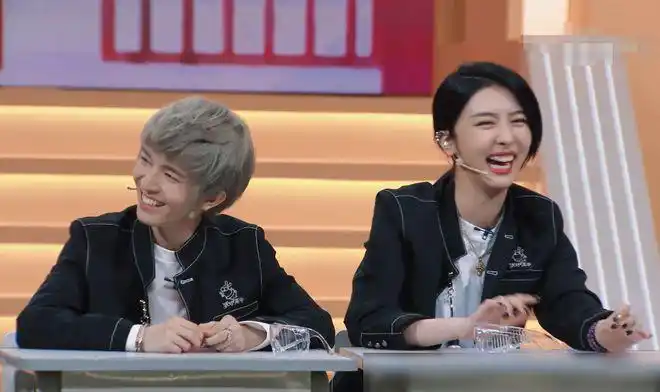 而且郭敬明的综艺感还是很不错的,这次来到《非日常派对》做客,观众是