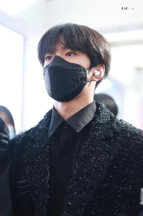 刘耀文机场饭拍