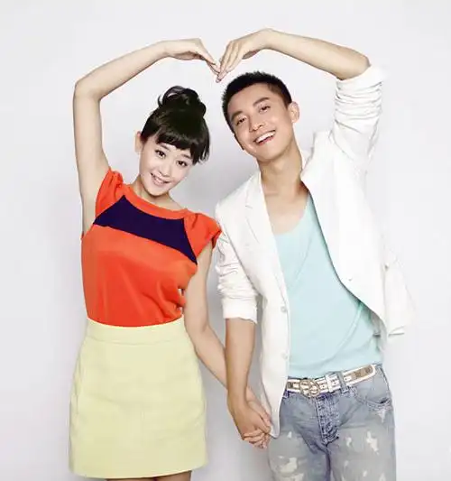 "紫薇""尔康"拍写真 海陆李佳航送祝福