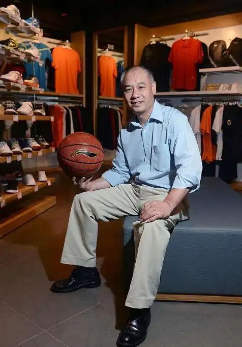 原创奥运体操功臣李宁近照57岁妻子面容保养如少女儿女都很优秀