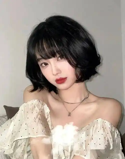 "圆脸短发",也纯欲,冬天第一剪_中国_发型_人类