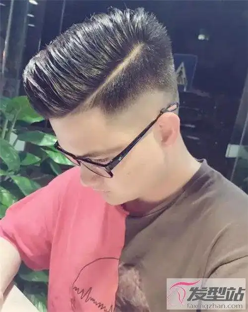 经典男生短发铲两边 三七分背头"切一道"更酷--sms580