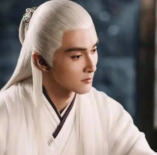 他曾是快递小哥,30多年后被杨幂签约,一不小心就成了东华帝君_高伟光