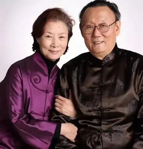老戏骨吕中与吴桂苓恩爱53年女儿是国家栋梁儿媳是国际影后