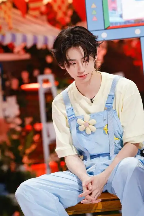 小鬼王琳凯你好星期六##小鬼新歌hi6唱跳舞台##小鬼泼水天赋型选种