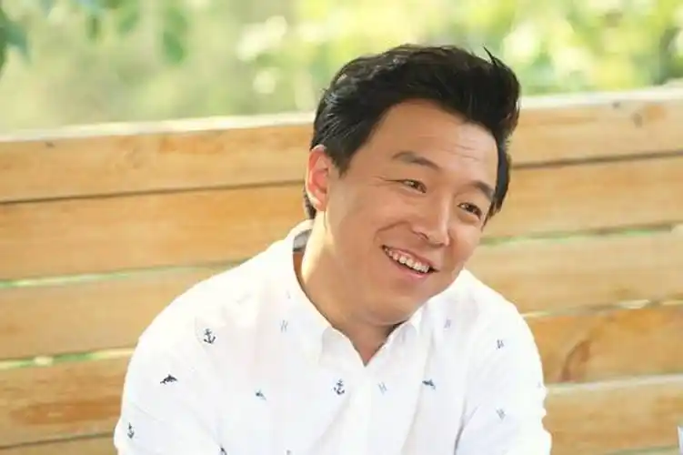 黄渤罕见发文宣布新歌首唱,网友惊呼:被演员耽误的歌神重生!