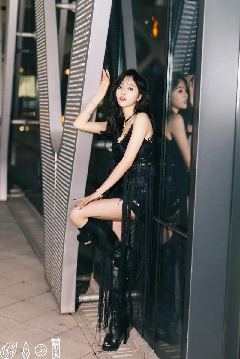 简介:火箭少女101全员合体写真图片,分享一组火箭少女101图片给大家