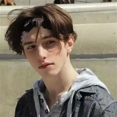 欧美风高级感的头像男(精选12张)