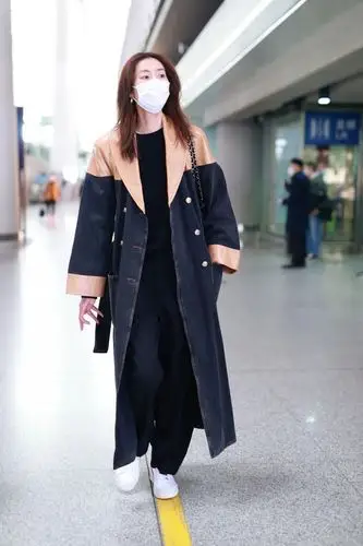 盘点近期明星机场穿搭春天来了来看看她们怎么穿的