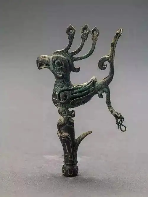 铜神树枝头花蕾及立鸟(公元前2800~1100)