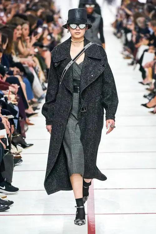 2019秋冬时装周上备受关注的10种大衣流行色