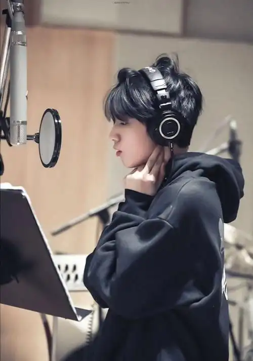 也是在这一刻,他们觉得我好欺负,于是作业什么的都给我做,没事就找我