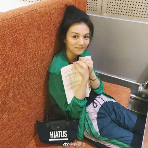 春夏微博晒日常照网友评价这才是最真实的素颜照