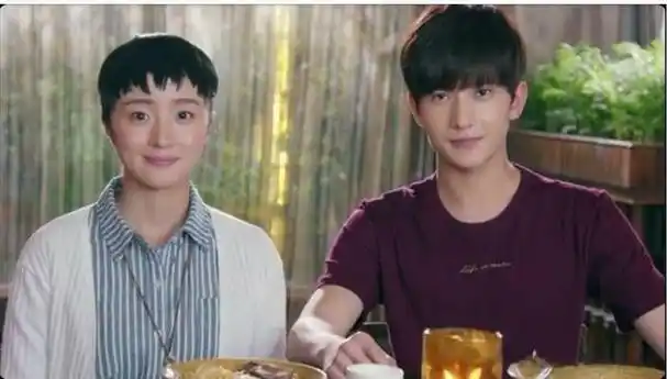 2015年,胡冰卿搭档杨洋,陈翔,白敬亭,吴磊等一众小鲜肉主演青春励志剧