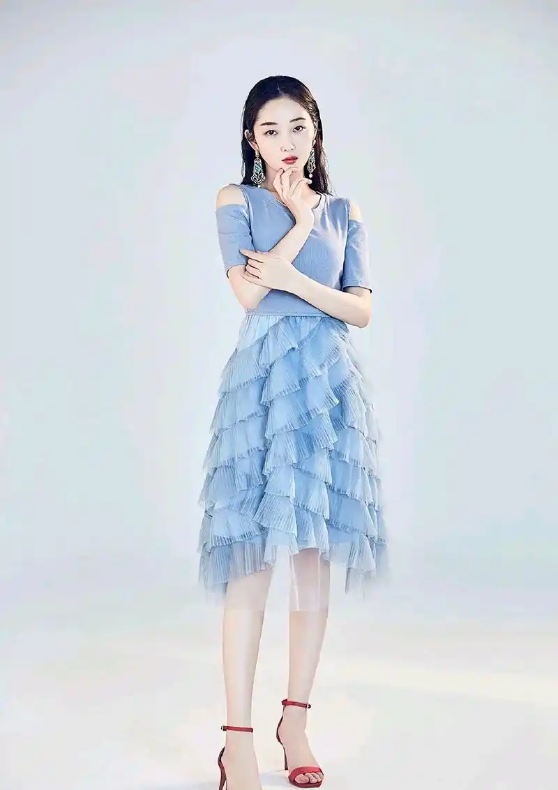 肌肤白皙蒋梦婕