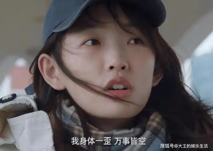 周依然:素颜出镜却火爆全网,大咖争相合作,张艺谋的话再次应验