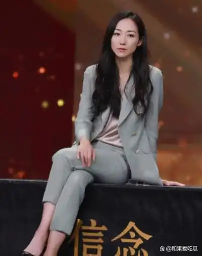 韩雪身世显赫,那年她文化课第一名被录取上戏后,前途无量.