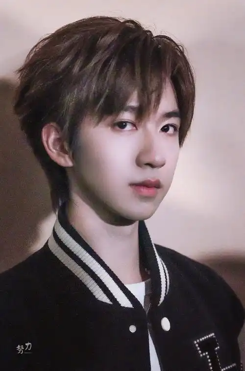 时代少年团秀场照片##贺峻霖 梦蝶破笼