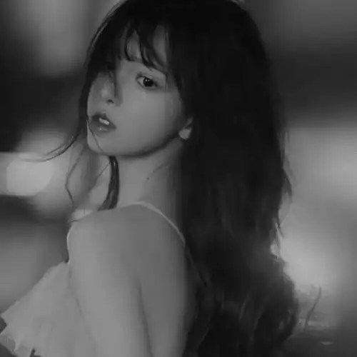 高冷范黑白女生头像 孤傲高清的黑白冷淡风女生头像图片_女生头像