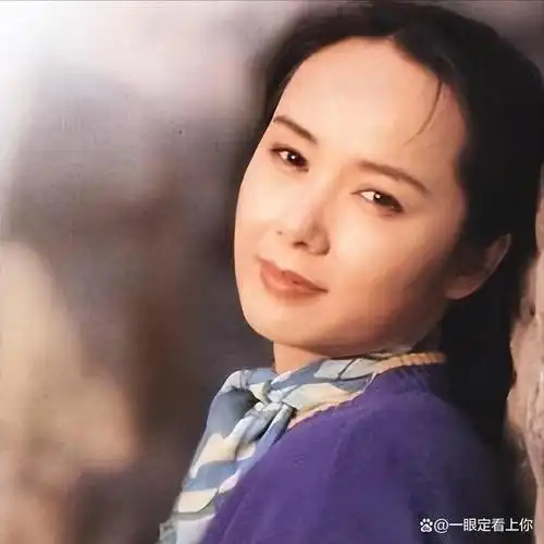 但奇怪的是,随着年龄的增长,蒋雯丽的心竟然越来越年轻,不仅和多名小