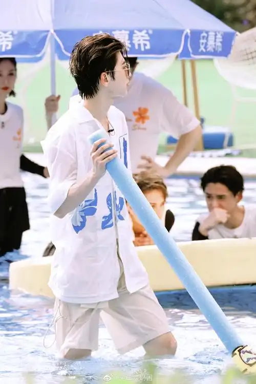 奔跑吧蔡徐坤##蔡徐坤奔跑吧三亚路透