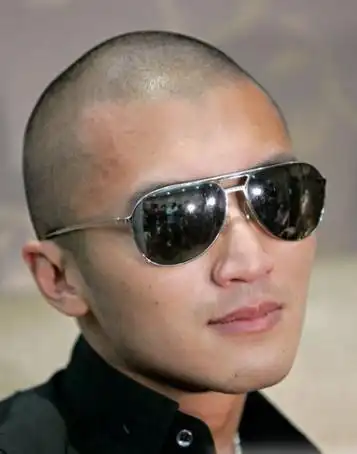 男星光头大比拼甄子丹没法看最后一位帅爆了