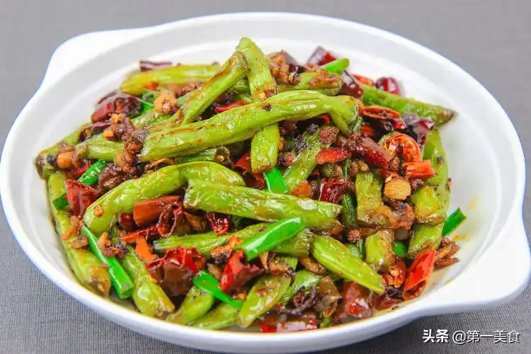 干煸四季豆怎么做简单又好吃(四季豆油炸几分钟才熟)插图