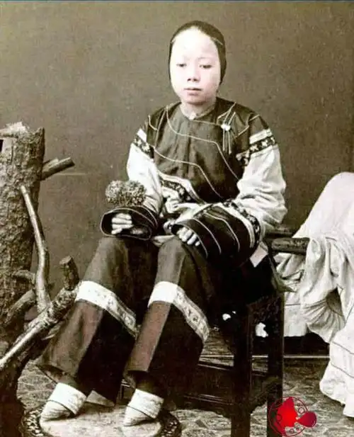80年前旧社会女人裹脚的真实照片图2才五岁图3太心酸