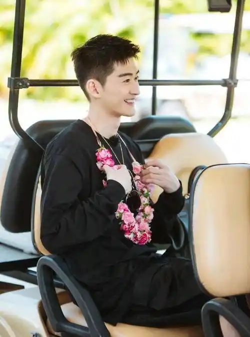 张翰幽默回应瞬间化解尴尬,十年内只谈过两个女朋友!_周捷_印象_误解