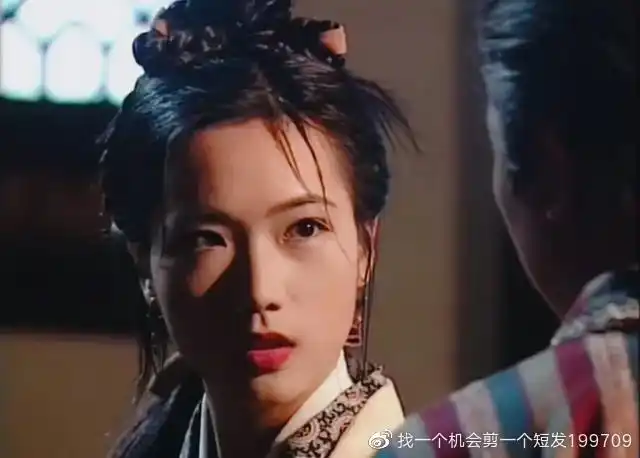 9,蔡云霞饰演耶律燕,她是蒙古官员耶律楚材的女儿,耶律齐的妹妹,性格