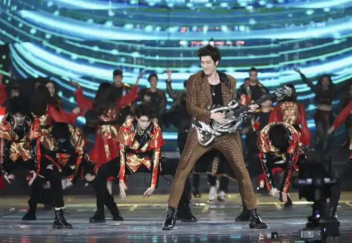 湖南卫视跨年演唱会收视扛鼎,全新姿态抢先起跑迎2021