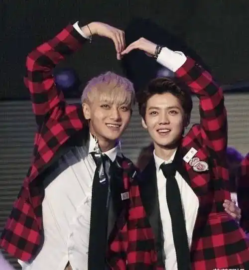 原创第一个拒绝黄子韬拥抱的女孩露出正脸长得好看能为所欲为