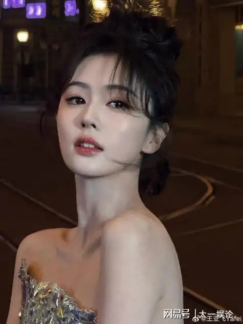 白鹿在尖叫之夜成为尖叫女演员