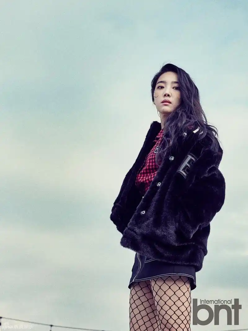 组图:韩女星金素拉拍写真 穿网袜秀美腿女人味_高清图集_新浪网