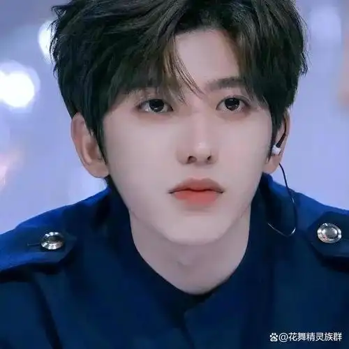 首先来说说众多小姑娘为之着迷的蔡徐坤.