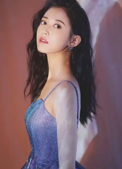 陈钰琪新剧《超时空罗曼史》开播,至今单身的她,美得让人窒息_观众