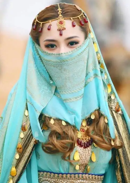 看了好一会才开发现这是女神刘诗诗,这般古装异域蒙面让人吃惊不已