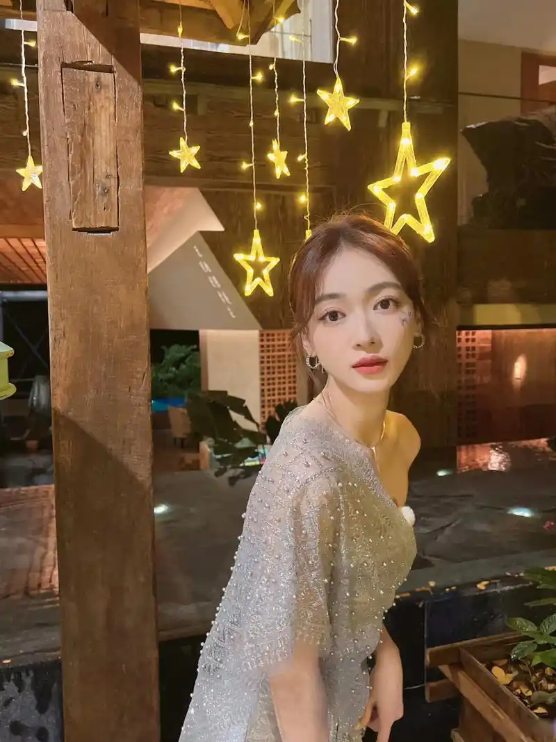 98#吴谨言0816生日快乐# 78生日头像征集78  跟随夏日清甜的风