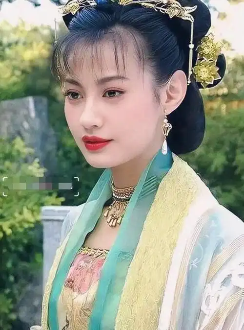 44岁杨雪迪士尼被偶遇一身行头超7万