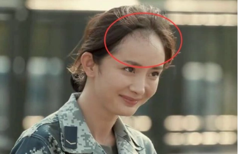 杨幂的星途可以说是非常坎坷,杨幂在娱乐圈中经历了很多