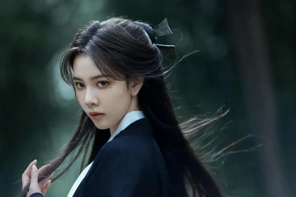 宋妍霏黑色古装造型话说这次妆造真的好适合宋妍霏啊!