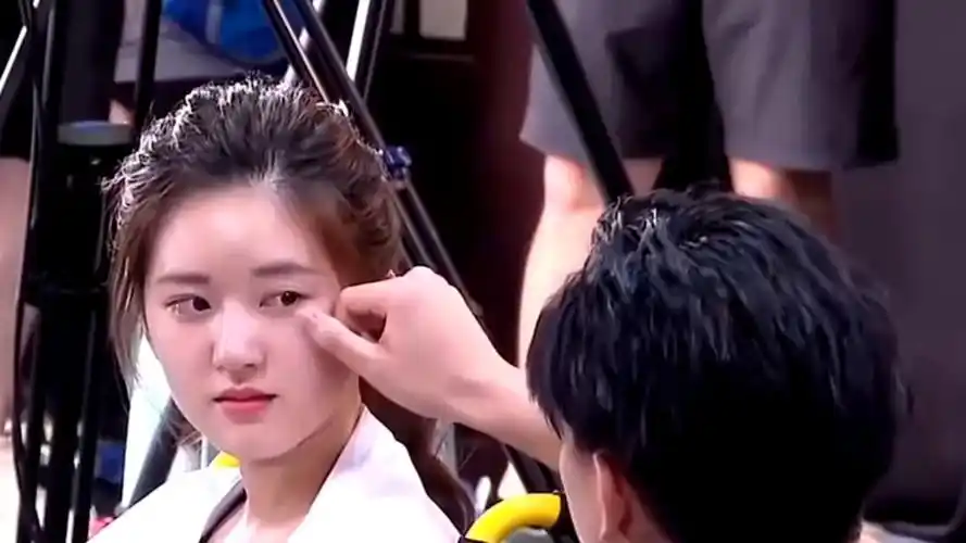 李宏毅摸赵露思