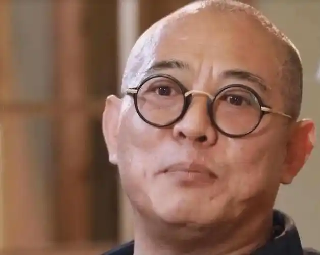 61岁李连杰近照:满脸皱纹老年斑,身体堪忧已交待好后事