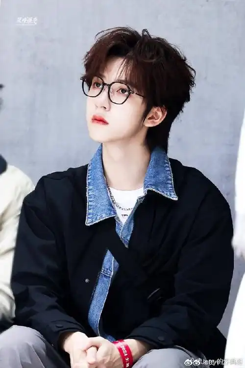 青年主持人贺峻霖##贺峻霖##贺峻霖 二代唯一all绿