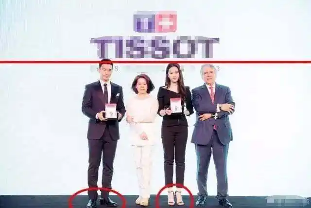 杨过小龙女合体,1米7的刘亦菲和1米8的黄晓明一样高?