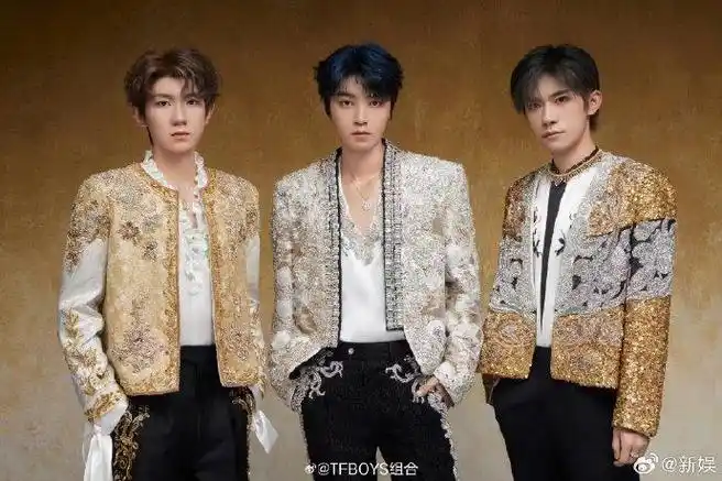 是陪伴着我们一起长大的三小只呀!|一起长大|tfboys|演唱会_新浪新闻