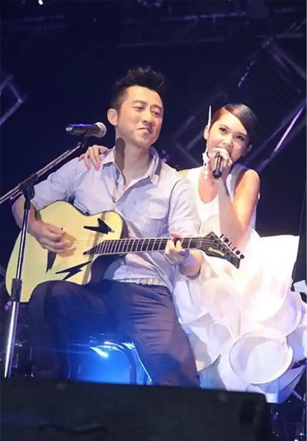 伊能静庾澄庆拍拖14年结婚9年,婚姻还是败了,离婚原因让人心酸