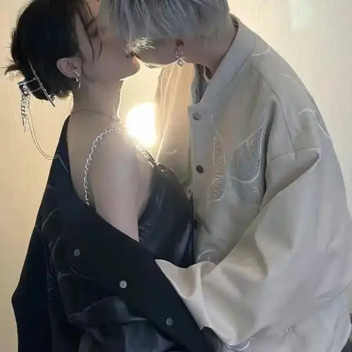 真人的情侣头像撩人脸红的情头