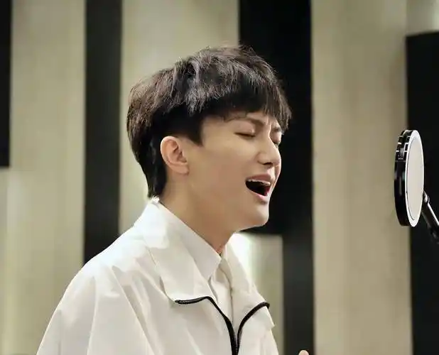 "海妖"周深:出道被批风格局限,蛰伏6年,自卑少年终于崛起_声音_男孩